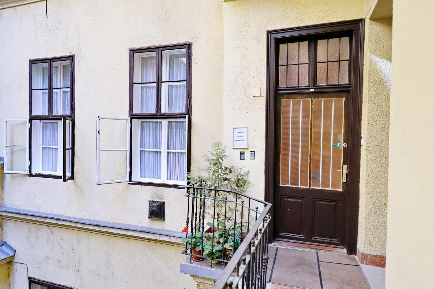 Supreme Astoria Semmelweis Apartment Budapest Ngoại thất bức ảnh